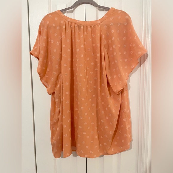 Torrid Peach V Neck Size 4 - Picture 3 of 5